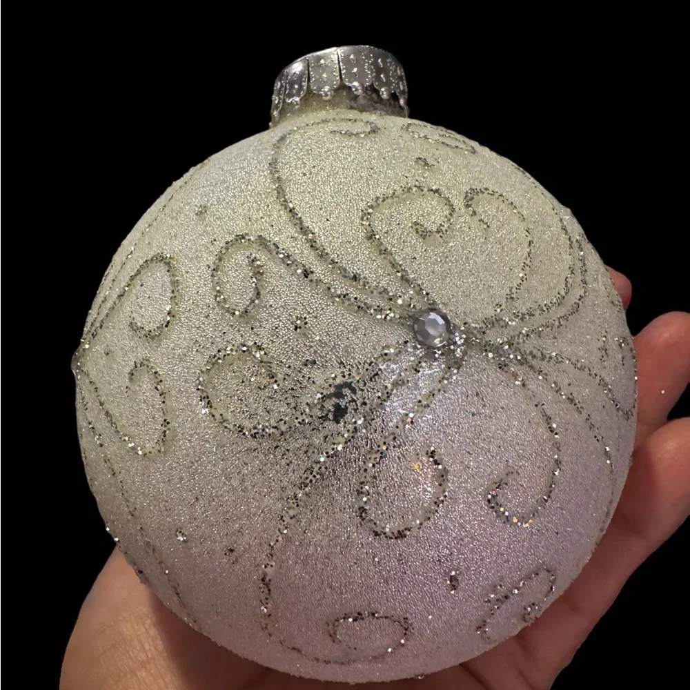 Christmas ornaments TARGET 2006 WHITE GLITTER SNOWFLAKE Glass 2 Boxes